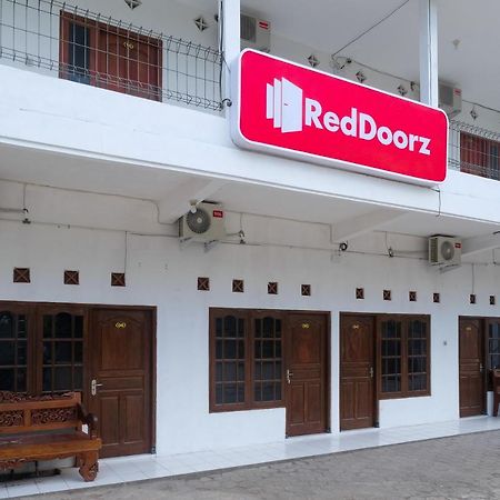 Hotel Reddoorz Near Plaza Ambarrukmo Yogyakarta Maguwo Esterno foto