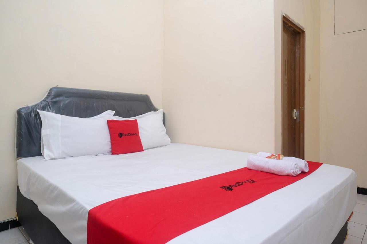 Hotel Reddoorz Near Plaza Ambarrukmo Yogyakarta Maguwo Esterno foto