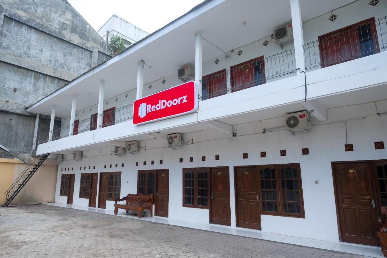 Hotel Reddoorz Near Plaza Ambarrukmo Yogyakarta Maguwo Esterno foto