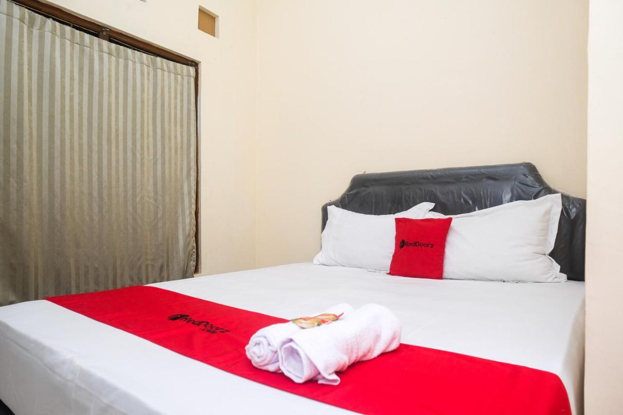 Hotel Reddoorz Near Plaza Ambarrukmo Yogyakarta Maguwo Esterno foto